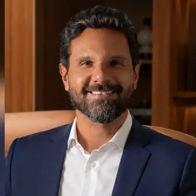 Retrato de Danilo Schettini, advogado, mentor e empresário